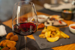 SEIS WINE BAR - GARRAFEIRA & PETISCOS