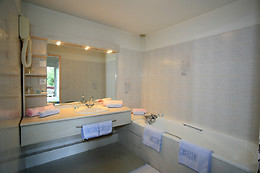 Hotel The Originals Thonon-les-Bains L'Arc-En-Ciel