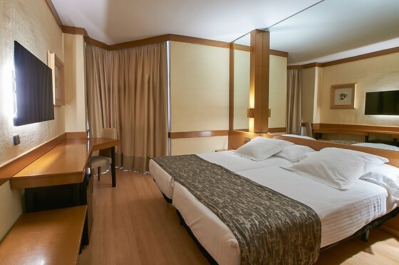 AR HOTEL LOS ARCOS - photo 2
